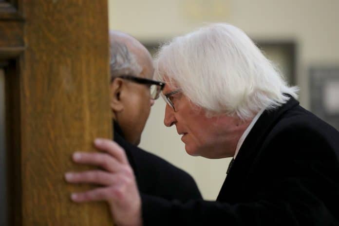 Lawyer for actor and comedian Bill Cosby, Tom Mesereau, right, talks to an unidentified member of the defense team during the second day of Cosby’s sexual assault retrial at the Montgomery County Courthouse in Norristown, Pa. on April 10, 2018. ( David Maialetti /The Philadelphia Inquirer / Pool Photo )